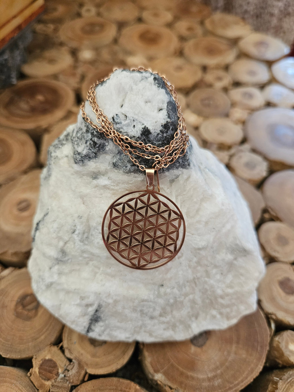 Roségoldene Kette aus Edelstahl mit Blume des Lebens Anhänger