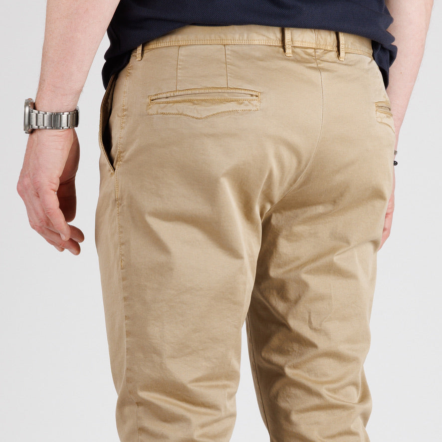 Incotex: Gabchino Slacks. Slimfit
