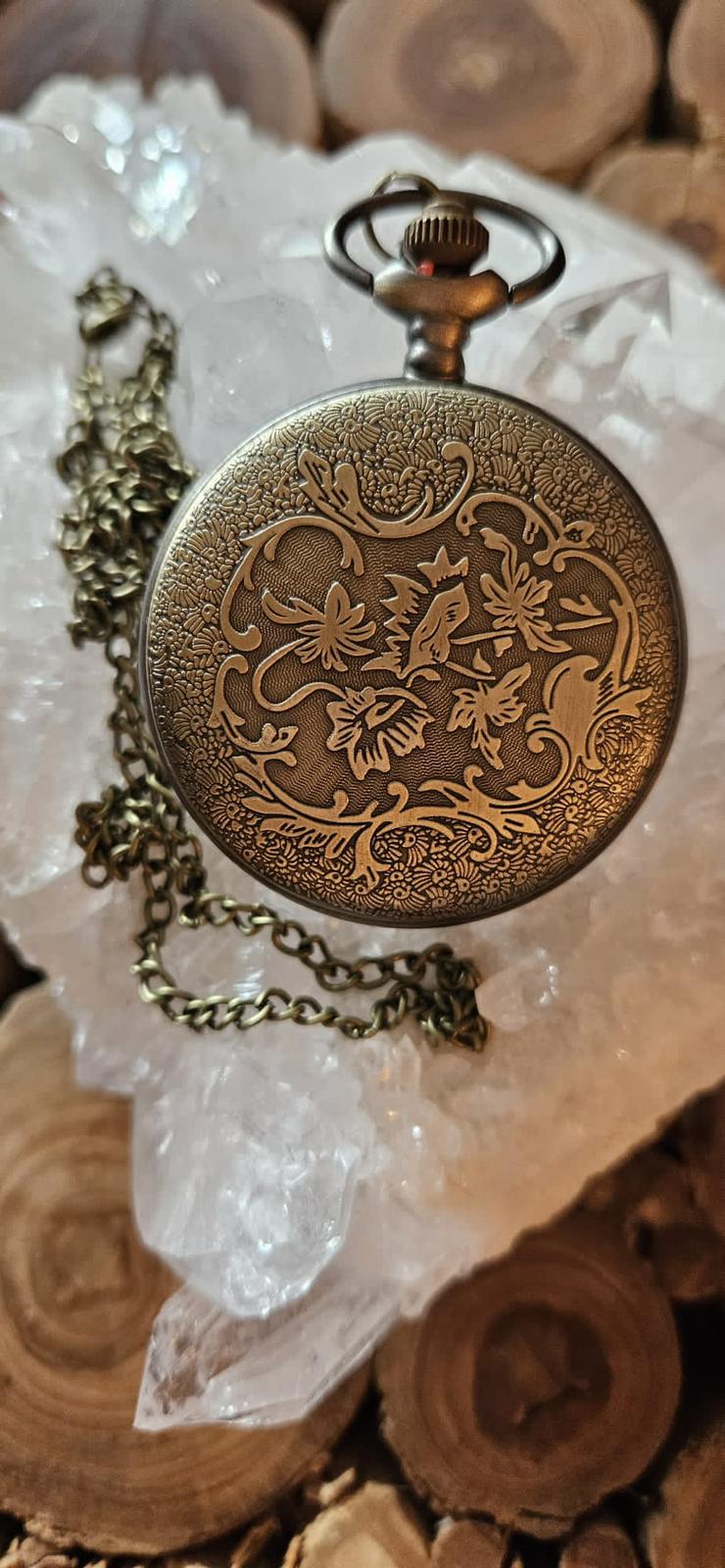 Quarz Taschenuhr Vintage mit indigenem Design spiritueller Schmuck Spirit Place Winterthur Schweiz